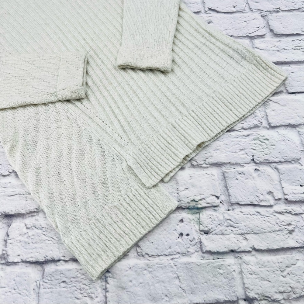 Simply Vera Vera Wang Light Cream Sweater Size Medium Ribbed Asymetrical Hem - Picture 5 of 9